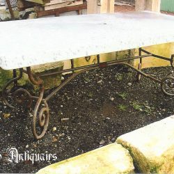 11_Tafel_in_Spaanse_stijl_met_ronde_volle_baren