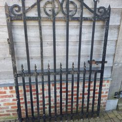 Ref. 153 – Antieke smeedijzeren tuinpoort foto 1